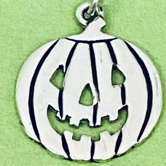 James Avery Retired Large Silver Jack O Lantern Pumpkin Charm - Picture 3 of 4
